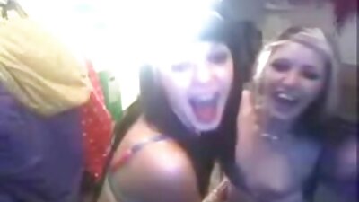大まかに犯された酔ったティーンを失った 女性 と セックス 動画
